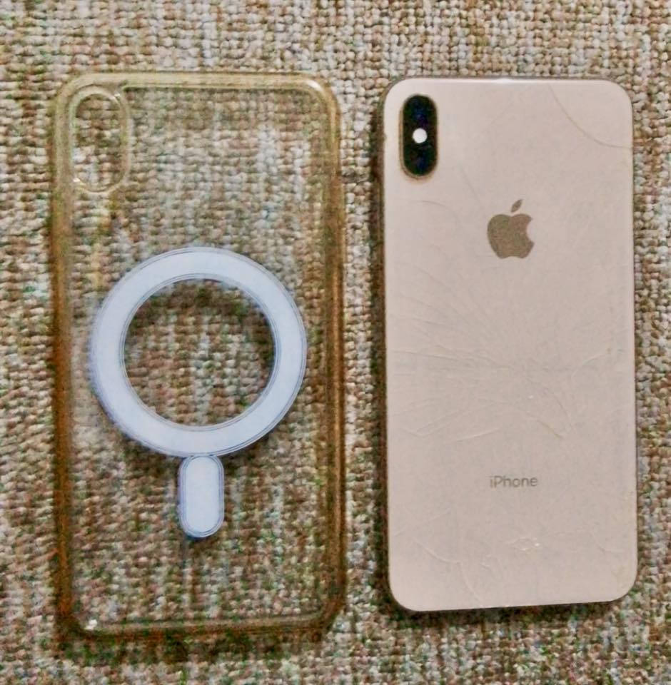 📍سلام عليكم
📍ايفون اكس ماكس للبيع 

📍جهاز نضيف جدآ ما مبدل بي اي شي 

📍ذاكرة الجهاز 256 

📍فقط ضهر الجهاز بي فطور الباقي نضيف 

📍بطاريه 77%

📍السعر 175 الف 

📍عنوان الديوانية قضاء السنيه 

📍للتواصل يرجى مراسلت الواتساب الرقم ***********
