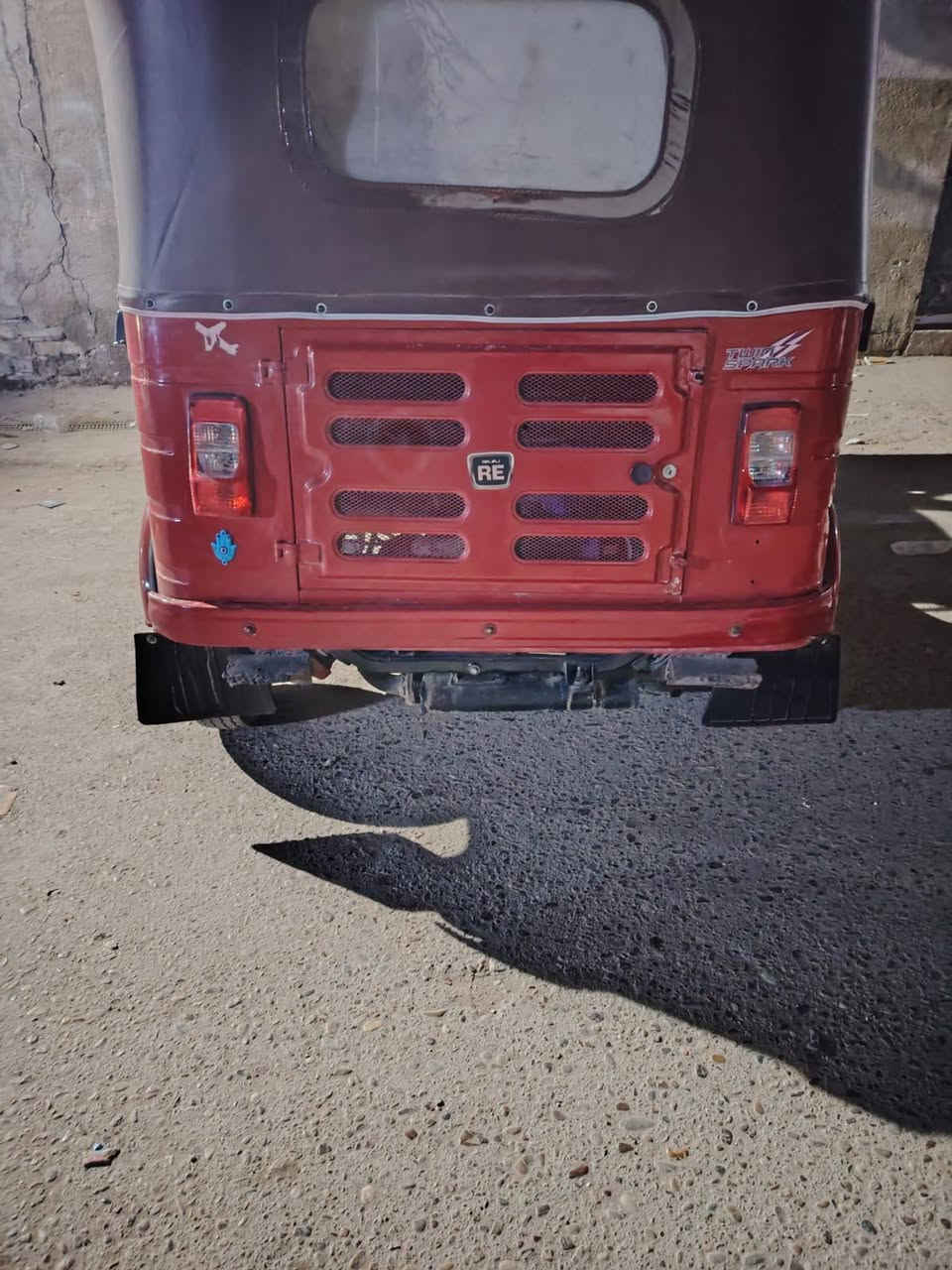 السلام عليكم تكتك موديل 18 دخوليه 19 سنويه تقره 19شهر 4 بس دوس معمره وطاسه مال لغد من جوه باقي مكفول من ضربه وصبغ مكينه كير اكسل خير من الله مدينه الصدر 
رقم ***********
رقم ***********
