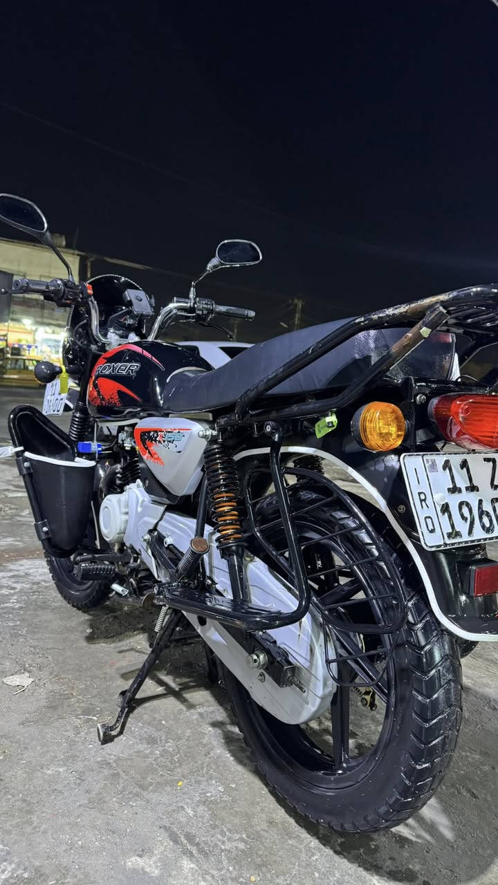 سلام عليكم بوكسر موديل 2022 رقم وسنويه بغداد باسمي تحويل ثاني يوم مجفته تجفيت شركه وعندي الوصل كلشي مذكور بي مكاني بغداد حي الجهاد السعر مليونين و300 وبيها مجال ***********
