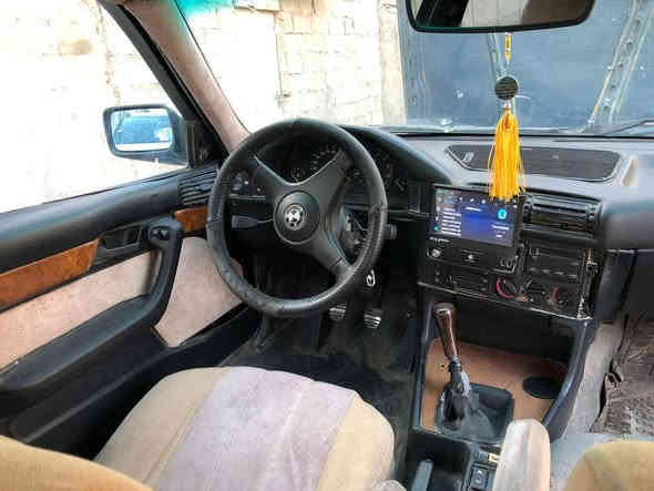 سلام عليكم اخوان 
بي ام دبليو 525 موديل 1989 اسود فاتح مكينة 6 مسكر كير عادي رقم بغداد عنواني بغداد شعلة السيارة بيها نقوصات بسيطة مثل تك دبل امامي ايسر واكف درام شفت تعبان وعدسه مال كلوب الامامي مكسورة يعني بختصار يرادلها ترتيبات ع كد ورقة تكعد تمام عارضها 38 وبيها مجال ع كد الجية السيارة 3تايرات جدد شادلها السيارة لا تبخير ولا تنقيص يعني ماتحك راسك والسوك كلشي بي اذا متقرء المنشور كامل لاتخابرني مامتواجد ع فيس قليل جداً 
هاتف  ***********
