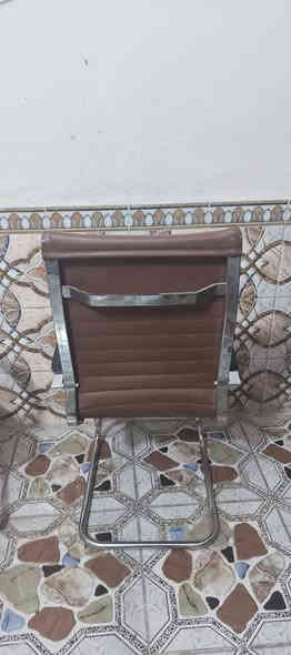 كراسي نضيفات كلش مال مكتب او ديكور سعرهه 110 وبيهه مجال بسيط المكان / البنوك.       
الرقم/ ***********
