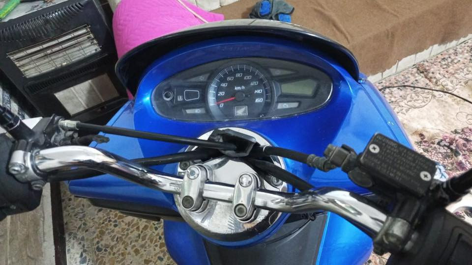 سلام عليكم  
PCx جيل الاول وارد ياباني KF 
مكينه ما مفتوحه لا تنقص ولا تبخر ونضوح ماكو 
دراجه خير من الله 
حساس ازدحام A شغال 
حساس استاند 
دراجه مكفوله عامه 
عنواني بغداد الشعب 
سعر مليون وميه وخمسين 1150
الرقم *********** 
متواجد على واتساب
