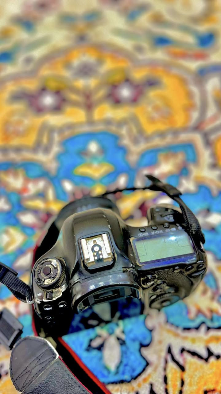 سلام عليكم
كامره كانون 5D مارك 3 

عدسة رنك احمر 24:105 

عدسة 50m 

شاحنة الأصلية وبطارية الأصلية وحقيبة 

السعر مليون و١٠٠ 

مكاني الديوانية آل بدير 

رقم الهاتف *********** ☎️
