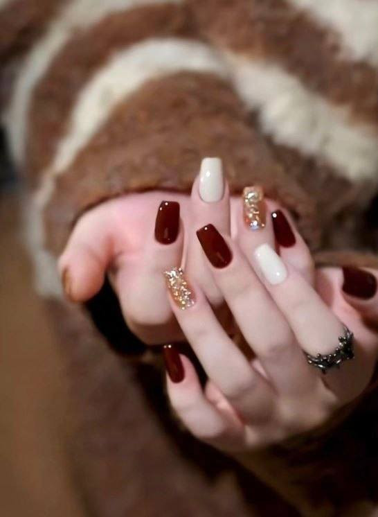 مركز جوري بيوتي
هنا لا نُعيد رسم الجمال… بل نوقظه.
عناية مدروسة تفاصيل محسوبة  ونتائج تتحدث بهدوء عن فخامة الاختيار.
جوري بيوتي… حيث يكون التميز إحساسًا قبل أن يكون مظهرًا.
للاستفسار ***********
