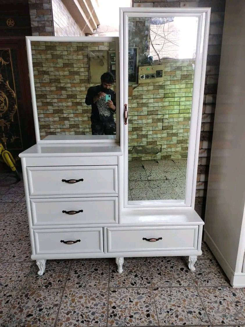 عروض وتخفيضات بسعر المعمل 💥
.
#ملاحظة :: جميع الصور محفوظة بيع اثاث قنفات احذرو من الصفحات الوهمية تسحب بصور وتنشرهن / جميع الصور شغل معملنا الخاص 
.
يتوفر بالالوان الصاج و الابيض علما النجارة عراقية 
.
#ملاحظة :: عدم ذكر الاسعار لاختلاف الموديلات 💥

للحجز والاستفسار مراسلة الصفحة او واتساب او اتصال ع رقم ***********
.
 (كناتير / بوفيات / جرابي / ميز مراية / غرف نوم)
الشغل نجارة عراقية / خشب عراقي
.
التوصيل والشد مجاني لجميع مناطق بغداد 🚛
