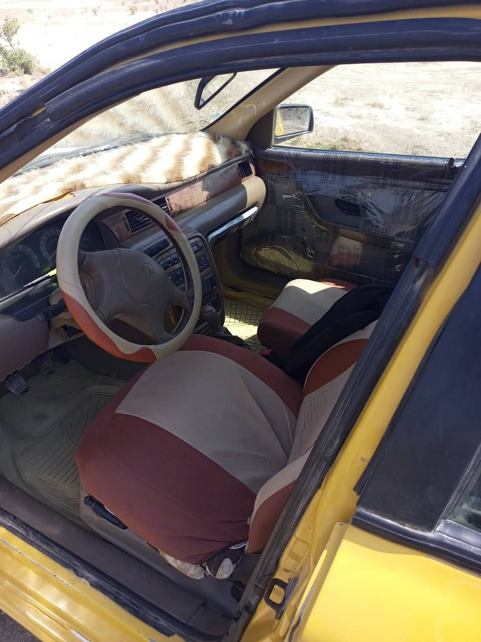 السلام عليكم سمند للبيع 2011 مكينه كير مكفولات تبريد تدفئه شغال مصفره هيه وغرامات وصل موجود بيها درايم شفتات جدد بولبرن جديد تغليف بيبان جدد دوشمه جديده مسجل دمام شغال  السياره مابيها ولا طخه احلا من الصور بعد السعر 28وبيها مجال المكان الصويره شارع المطار اتصل وبيك خير ودلل ***********
