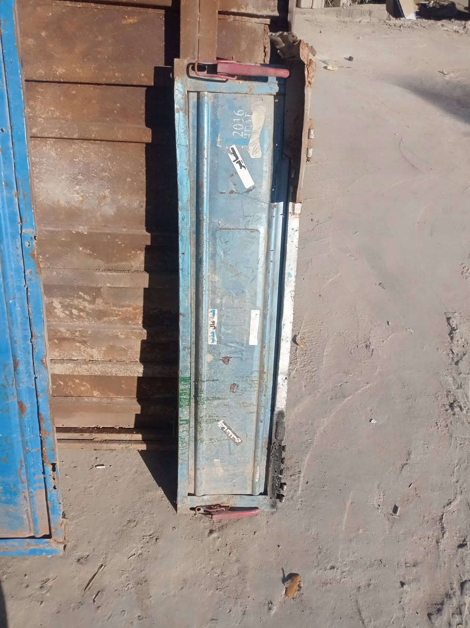 بديات البيع مكاني براكيه الواحد   50 الواحد الشراي يتصل ***********
