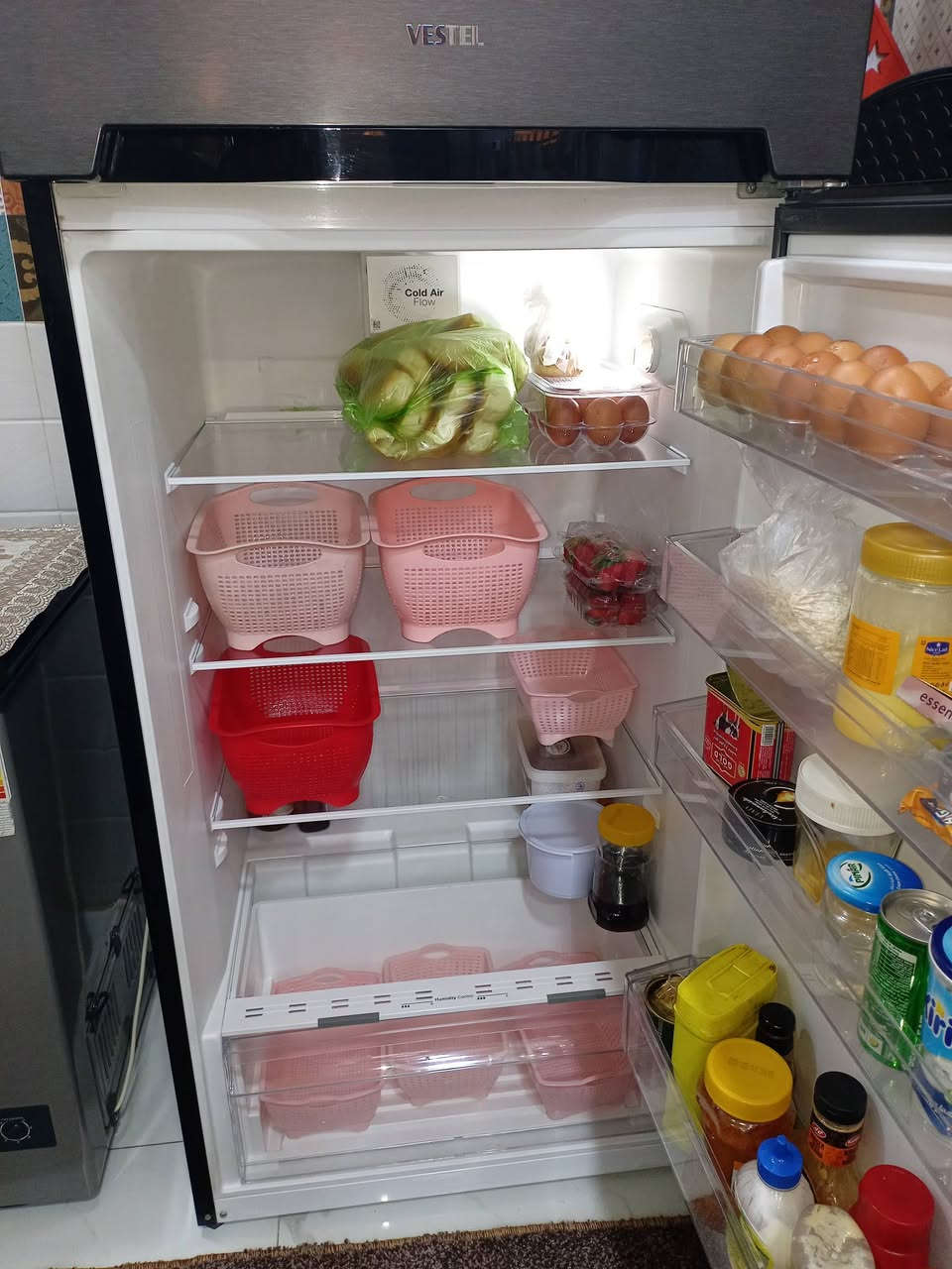 ثلاجه فستال حجمه ٢٠ قدم نظيفه السعر ٣٥٠ الف ***********استفسار على واتساب او الاتصال ع رقم
