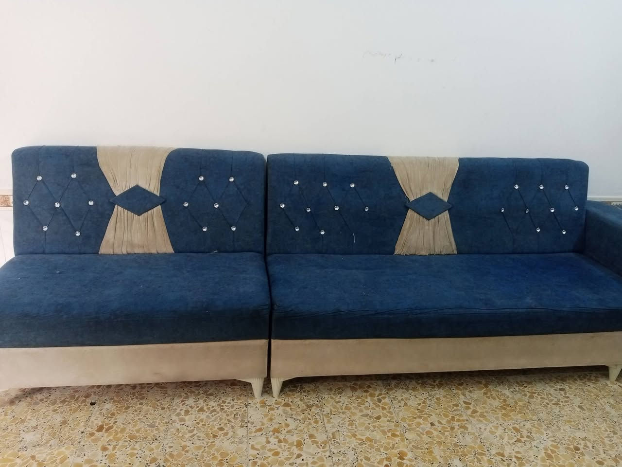 السلام عليكم قنفات للبيع بسعر ١٧٠ ومقعد عربي بسعر ٦٠ وطبلات خشب وحده كبيرة و٤ صغار بسعر ٩٠ ومراية (مكان صابون +صابون سائل+ورق حمام +فرش ومعجون ) بسعر ١٥ 
المكان الناصرية /الاسكان الصناعي


**إذا كنت صاحب هذا الإعلان وتريد حذفه لأي سبب، رجاءا أرسل رسالة إلى الدعم الفني**