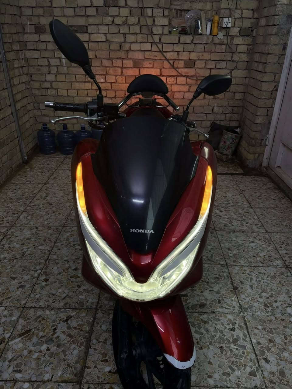 السلام عليكم أخواني.
PCX -الجيل الثالث ياباني

مكينة مكفولة ممفتوحة ابد. (السعر ١٧ ورقة) قفل- قفل -قفل

الكفرات من ضياء أصلية ومعروفة شوفة عينك

الدراجة خير من الله وبالعافية عل الي ياخذها والنظافة شوفت عينك تعال واقتنع

***********

البلديات
