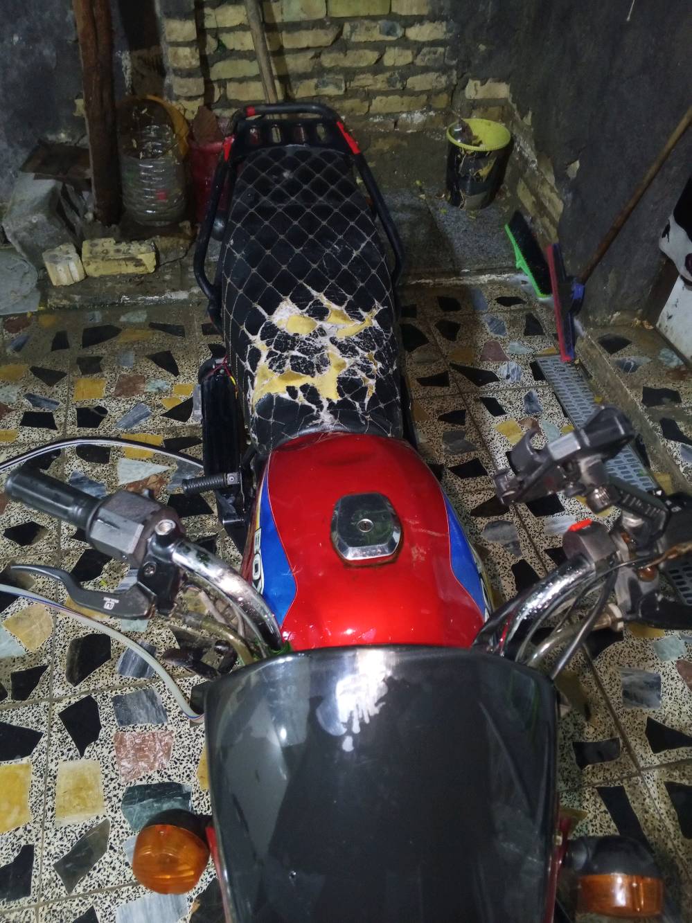 السلام عليكم.. 
رجــاءً الـي ميعجبه المنشور يكدر يعبره  لايكسـر  بحــلال غيره . 

بوكسـر للبيع ✅✅.

مـوديل (22)  بغداد 
رقم الإنكليزي الحديث وهزى وكلشي جديد 

المكينة خير من الله ✅
ممفتوحة ابد الحمدلله ✅

نواقصة وتكمل على اخر حباية 
[ كابريتر تعبان+سلف + اشارة وحدة الورة.طافية. والتاير الامامي تعبان شوي لاكن يمشيك. وترتيب البريك بصيط ] 

السعر (1600) وبيها مجال بصيط👍. 

والعملة مابية شي لاكن بدون كسران والسوك كلشي بي

✍🏻. العنوان الرشاد 
قرب فلكة حجي مهدي الكناني

✍🏻.  الرقم 
***********