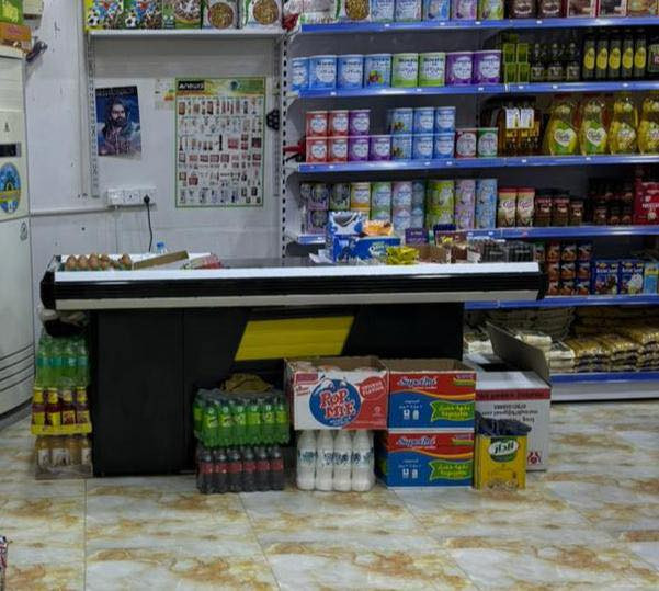 ميز كاشير اصلي 2 متر نظيف جداً
السعر / 450 ألف 
العنوان / واسط- كوت 
***********
***********
