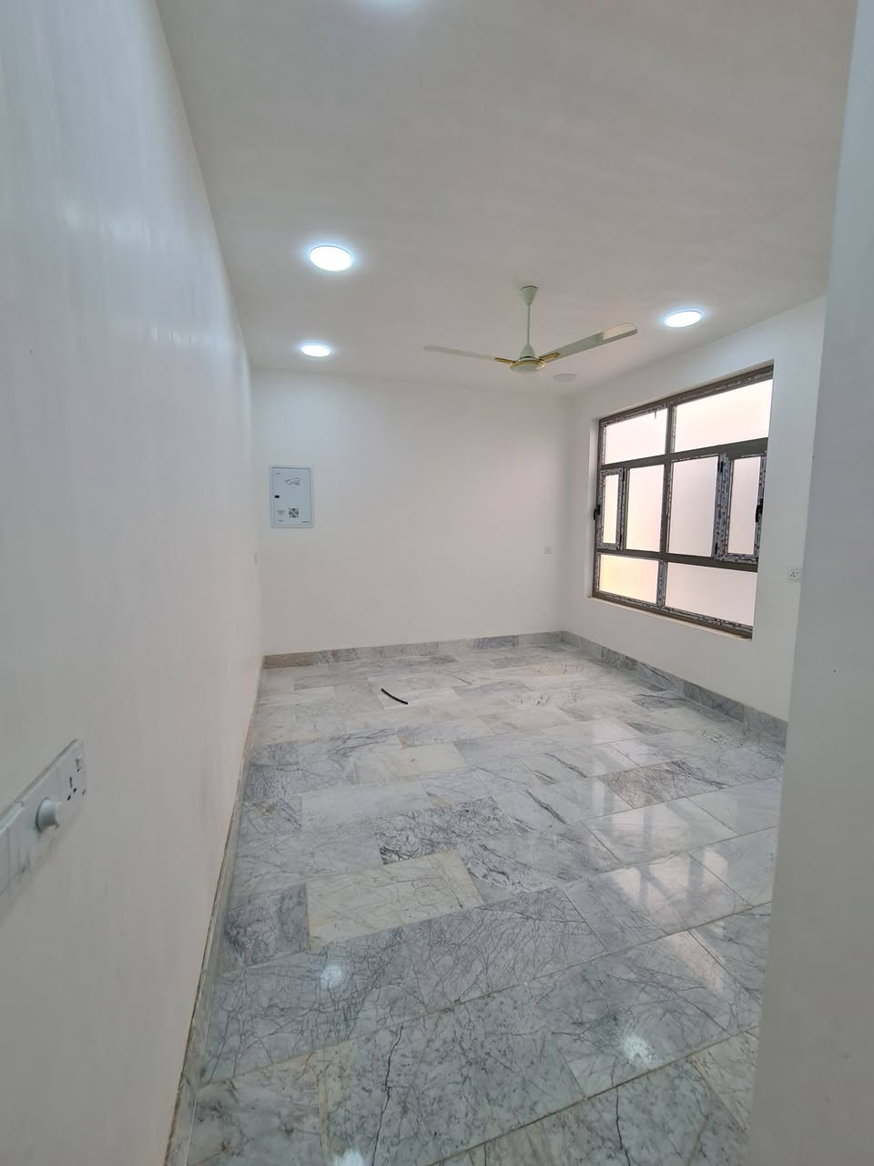 #للايجار.🪩🪩
#مشتمل_بيت_شقة_محلات🏠🏩🏡
#كهرباء_٢٤_ساعه.⚡️⚡️⚡️
#جديد_غير مسكون سابقا 
#ماء_كهرباء_مجاري.
#خدمات مفصولة لكل وحدة سكنية 
#مدخل_منفصل_لكل_وحدة_سكنية.
قريب من الجامعات و المدارس 
#كاميرات_مراقبة.
#خطوط_نقل_في_المنطقة.
لمعرفة الاسعار الاتصال على الارقام في ادناه اتصال او واتس اب:
***********
***********
بابل مركز المدينة
