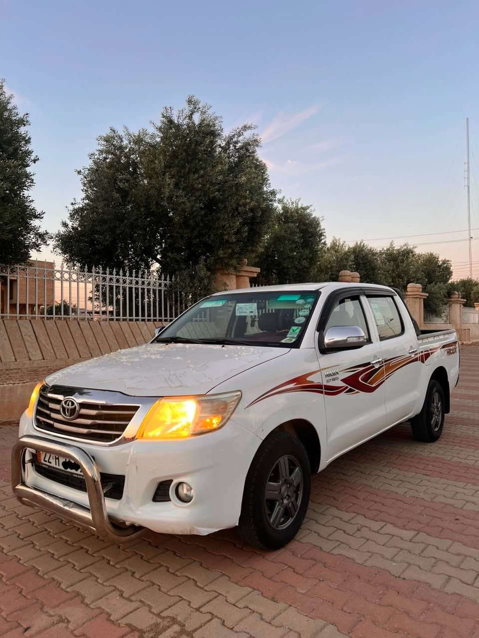 Toyota Hilux 2014 شەریکە جیهان گێر تۆماتیک
***********
 ٢ جێی بچووکی تحدیلی هەیە  بێ سبوغە سەیارەکە سەیارەکە گێر و مەکینەیی بە شەرتە شەریکە جیهانە ناو سۆرە 
سەیارەکە فوللە 
سحری ٢١٣ وەرەقە و مەجال 
*********** أربيل, العراق
