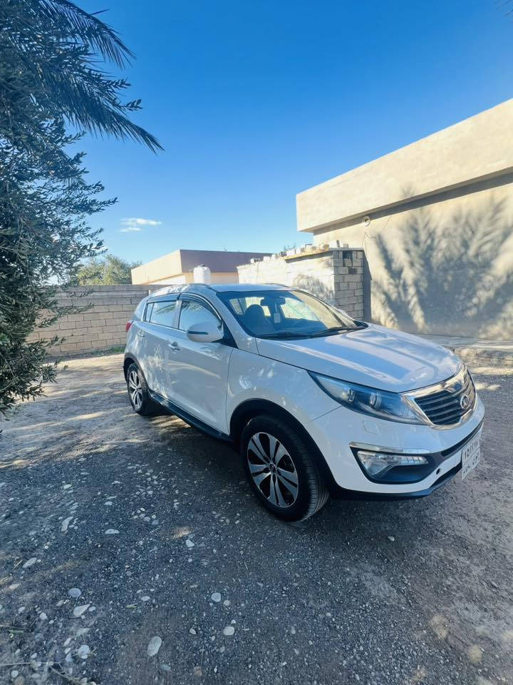 سبورتج موديل 2014 وارد خليجي رقم سليمانية بيها قطعتين صبغ من دون دواخل السونار مرفق مع الصور كير ومكينة كفالة مكينة 2000 دوش تبريد تدفئة كلها شغالة اشاير بالمري تخم تاير وصدر كله جديد السيارة مناقصها شي ان شالله 
السعر 130وبيها مجال للشراي
مكان السيارة ديالى
*********** اتصال فقط غير متواجد ع الفيس
