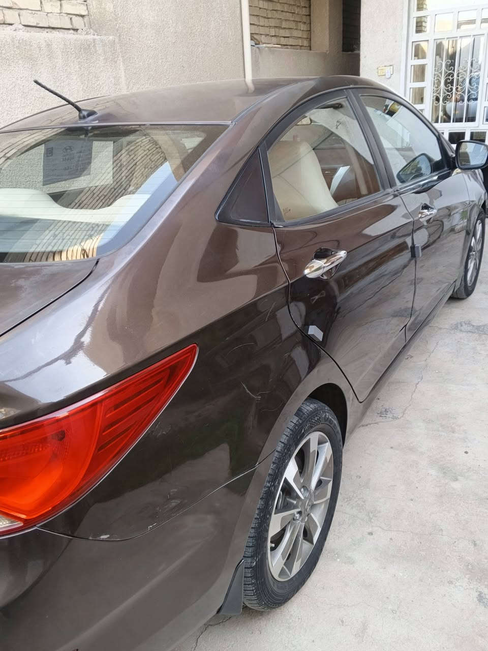 للبيع فقط
اكسنت موديل 2016امريكي🧿🧿
مكينة 1600دوش بيها صبغ 3قطع فقط بدون اي دواخل 
اللون جكليتي 
كير مكينه حدادية تبريد تخم تاير كله جديد 
بغداد سنوية لل28
شاشة كامرة دوشمة السعر 77
مكاني بغداد شهداء البياع لاتصال ***********
