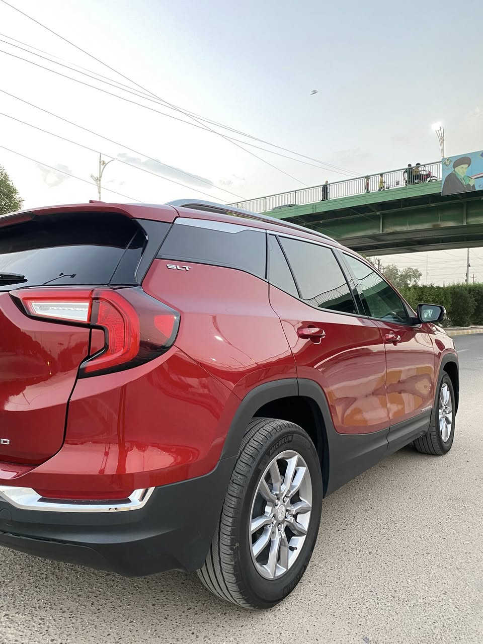 السلام عليكم ….
‏GMC تيران موديل (2022 )اللون احمر
**ملاحظه**  (( السيارة مرقمة ميسان )) بأسمي
المحرك (4 سلندر ) (1500) تيربو T
الضرر :- السياره تبديل بنيد + جاملغ 
السياره ماشية :- 23 الف ميل  / الفئه :- SLT
(مواصفاتها) 
- توويل /فورويل (AWD) 
- شاشة اعطال داتاشو + شاشة دشبول حجم كبير 
- بصمه 4 ابواب + بصمه تشغيل عن بعد(REMOTE START) 
- هاند بريك بصمه + اوتو ستوب( AUTO STOP)+ اوتو ستارت(AUTO START ) 
- سستم صوت (BOSE) 
- كامره خلفيه دواره 360 
- رادار امامي ( تحديد مسار) 
- رادار خلفي ( التحذير من الاصطدام) 
- حساسات امامية + حساسات خلفيه 
- اكثر من نظام قياده 
- كشنات جلد + كشنات اماميه تحكم كهربائي 
- كشنات هيتر +استيرن هيتر + فول تحكم استيرن 
- كشنات خزن + ميموري 
- نظام مانع الانزلاق + نظام مانع الانحدار 
- تبريد قطعتين + ويل كروم 18 
- لايتات زنون LED + بكلايتات LED 
- جنطه بصمه كهربائية 
السيارة نظيفة وجاهزه  
العنوان :- ميسان - العمارة / السعر:- 170$  ورقه
 (17,000) دولار 
للتواصل ع الرقم *********** ومتوفر ايضاً واتساب
