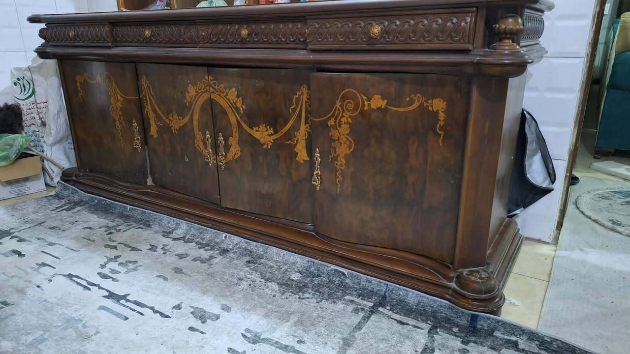 بوفيه خشب زان مصرية مترين ونص او ٣ وعرض تقريبا ٧٥ مكانه حله شارع ضغط حي ضباط ب١٢٥وبيه مجال
الحلة حي الضباط شارع الضغط العالي 
***********
