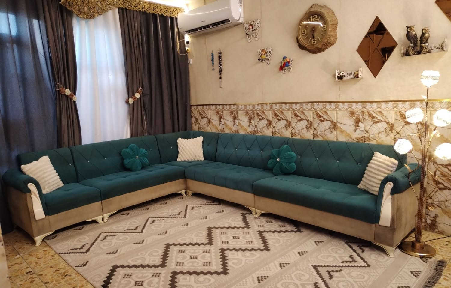 تخم ديوان ٨ مقاعد توصا موديل تركي مودرن تصميم حديث قوي تكمة ثكيل خشب بلوك اسود اسفنج ظغط عالي مميز قماش وتر بروف ضد الاتربة والمي استخدام قليل اخو الجديد نظافتة ١٠٠ ٪ نظيف جدا مبي اي ضرر... ٣٩٠ وبي مجال بسيط للشراي


**إذا كنت صاحب هذا الإعلان وتريد حذفه لأي سبب، رجاءا أرسل رسالة إلى الدعم الفني**
