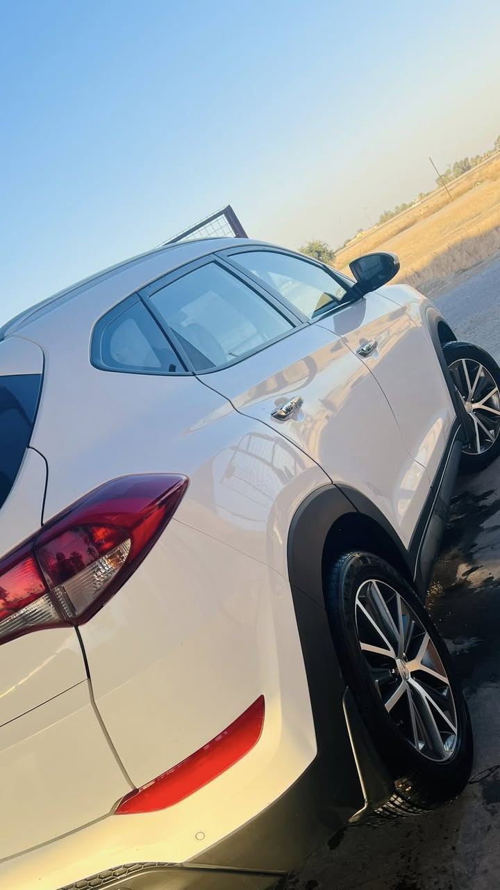 توسان موديل 2016 خليجي كفاله عامه شركه سياره مامفتوح بيه برقي شاشه مري شفط حساسات تبريد قطعتين رقم جديد هزه جديده سنويه بسمي  عنوان بغداد لمحموديه علئ سريع دولي رقم ***********واتساب////***********
