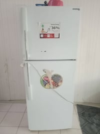 ثلاجة • شغالة • مستعملة