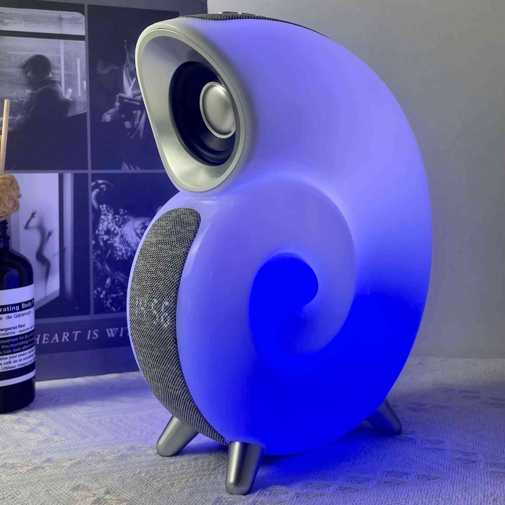 16 مليون لون و256 وضع
 إضاءة يمكن تغيير الألوان والتأثيرات لتناسب حالتك المزاجية

منبه ذكي مع 4 نغمات موسيقية: يوفر استيقاظًا مريحًا مع إمكانية ضبط عدة منبهات

أصوات بيضاء طبيعية للنوم يحتوي التطبيق على 8 أنواع من الضوضاء البيضاء للمساعدة على النوم، مع خيار ضبط وقت الإيقاف التلقائي

مكبر صوت لاسلكي يدعم بلوتوث، كرت TF، USB، وراديو FM، مما يوفر طرقًا متعددة لتشغيل الموسيقى

مزامنة الوقت مع الهاتف عند الاتصال بالبلوتوث، يقوم المصباح بمزامنة وقته تلقائيًا مع جهازك

وظيفة الاتصال إمكانية الرد على المكالمات، إعادة الاتصال، ورفض المكالمات بضغطة زر واحدة

إطفاء تلقائي بعد 10 دقائق من عدم تشغيل الموسيقى للحفاظ على عمر البطارية

 نوع الجهاز نظام صوتي استريو لاسلكي مع إضاءة ذكية

الاتصال عن طريق بلوتوث، كرت TF، USB، راديو FM

نسبة الإشارة إلى الضوضاء: 75 ديسيبل أو أكثر

التردد: 50 هرتز – 20 كيلو هرتز
 
البطارية: ليثيوم 1200mAh
 
الطاقة : 8W
 
التحكم: عبر الأزرار أو تطبيق الهاتف

الابعاد : الطول 21cm العرض 16cm بغداد, العراق


**إذا كنت صاحب هذا الإعلان وتريد حذفه لأي سبب، رجاءا أرسل رسالة إلى الدعم الفني**