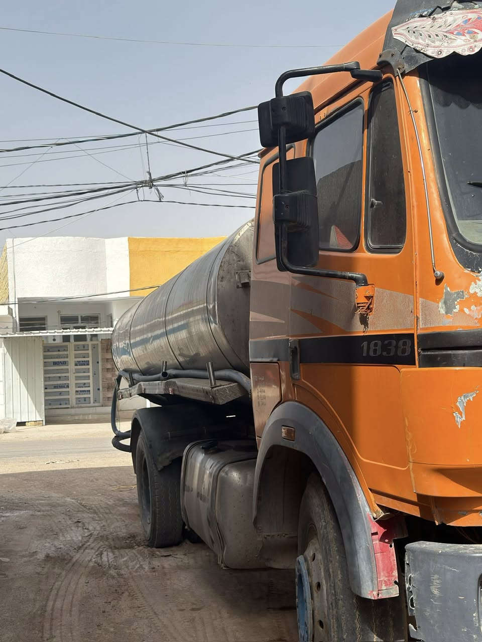 السلام عليكم سياره دنكر كرواتي مكفوله كفاله عامه السياره بسمي مداور ثاني يوم تخم تاير دبل تيربو مكينه ٣٣ شاصي ١٦ الحموله ١٦ الف او طن السنويه دنكر السياره اصوليه مكينه ٨ سلندر كير ١٦٠ برميل اكسل جي اف كهربايات كامل شغلاه الهوه كامل كله بدون تفيس وترايك من زاخو للفاو  السعر ١٩٠ قفل ما بي اي مجال  للتواصل *********** ابو اكبر
