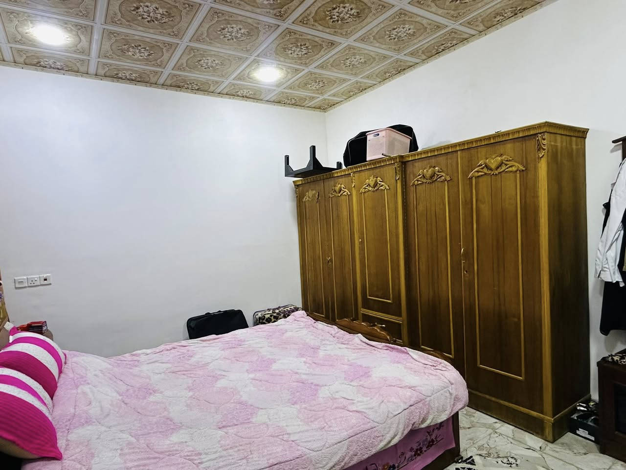 #عروض_مكتب_دعاء_الخير_للعقارات 🏡
للبيع بيت

بحي الكندي الثانية 

سند جمعية النور قرب جامع مقبل 

مساحة 100 متر ركن 10 في 10 

طابقين الطابق الاول كامل غرفة وستقبال ومطبخ وصحيات 

طابق الثاني تقريبن كامل ثلاث غرف هول وصحيات وبيتونه 

للاستفسار اكثر يمكنكم مراجعة المكتب الكائن في حي الصديق سايدين البحرين قرب مدرسة النبلاء الاهلية او الاتصال 

***********

***********

***********

كما يمكنكم مراجعة مكتب دعاء الخير لتجارة العقارات والمقاولات  

نستقبل كافة العروضات بمختلف المساحات السكني والتجاري

للاستفسار  مراجعة المكتب حي الصديق بداية سائدين البحرين 

 

قرب مدرسة النبلاء الاهلية او 

الاتصال 📞

***********

***********

***********
