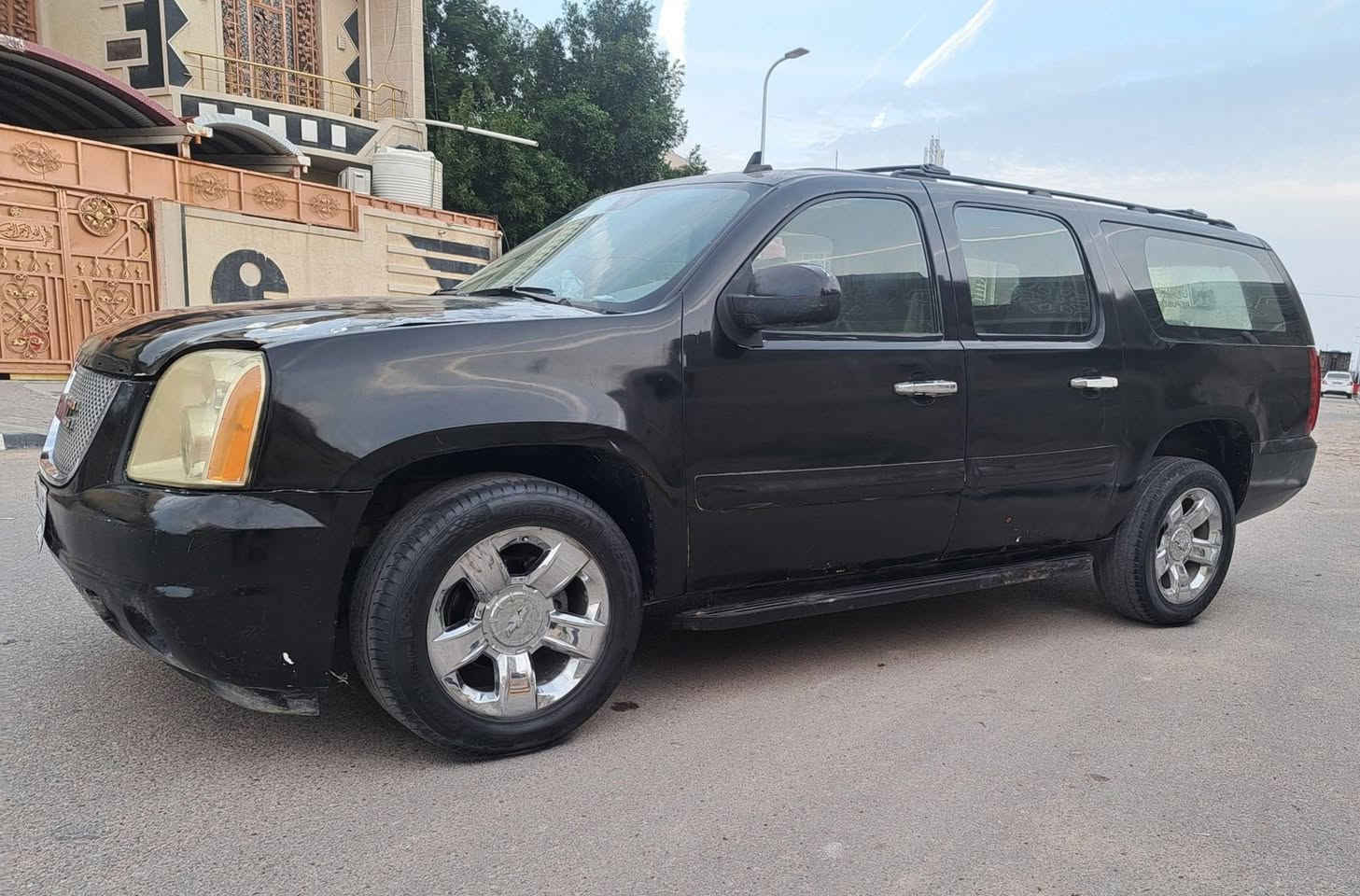 سلام عليكم
جمسي دنللي موديل ٢٠٠٨ طويله 
مكينه وكير جدد حداديه توني مسويهه
مكفوله سياره ضربه تبديل ولكص 
محرك ٨ سلندر مكاني بصره 
سعر(( ٤٣))وبيهه مجال 
***********///***********
