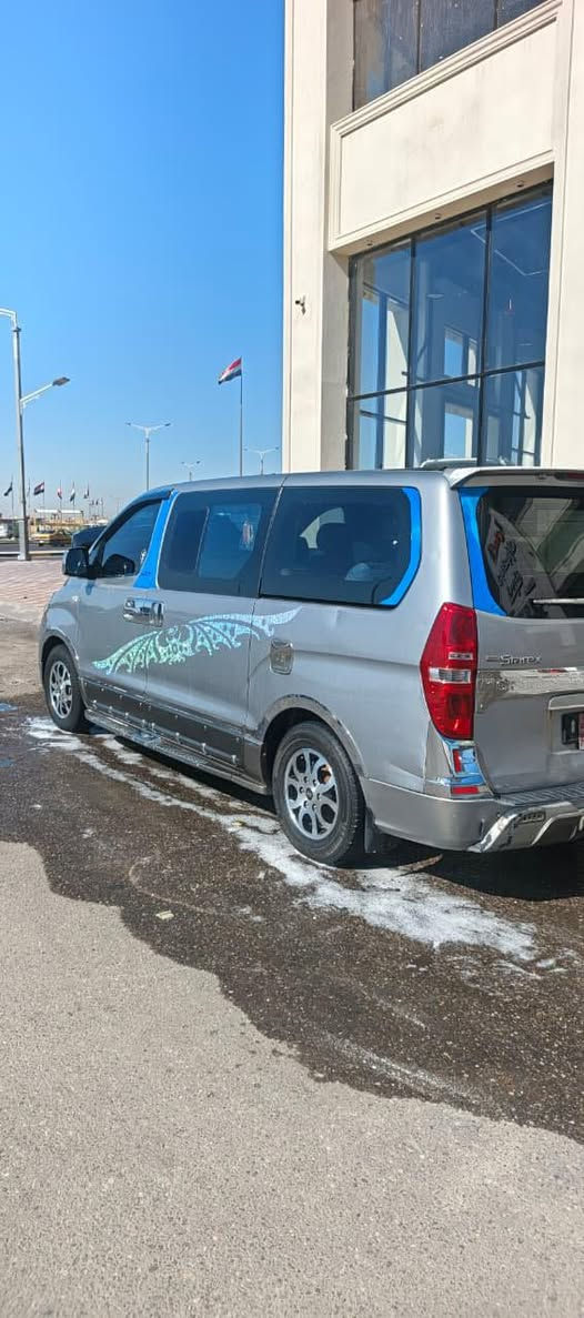 السلام عليكم ستاركس للبيع موديل 15 بيه تلث قطع بيبان سلايت والباب سايق  رشات كوريه الباقي مكفول عامه مكينه مجول  الرقم بصره مكانها البصره الزبير ***********
