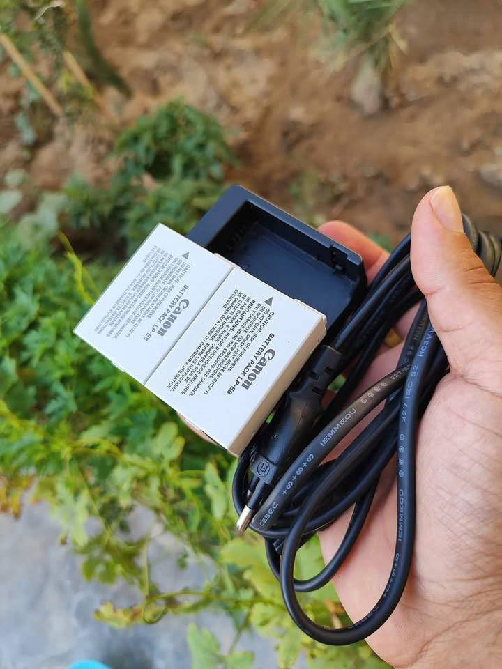 سلام عليكم كانون 600D
للبيع او مراوس ب ايفون وانطي فرق 
عدسة 75-300
بطاريتين 
شاحنة
جنطة 
فرشات تنضيف
بيت رام 
رام
فلاش نقل صور 
حزام كتف
 السعر 380
الكامرة جديدة بمعنة الكلمة وصورهة كلشش حلوةة

*********** اتصال واتس اب
مكاني ديالى موجود توصيل
