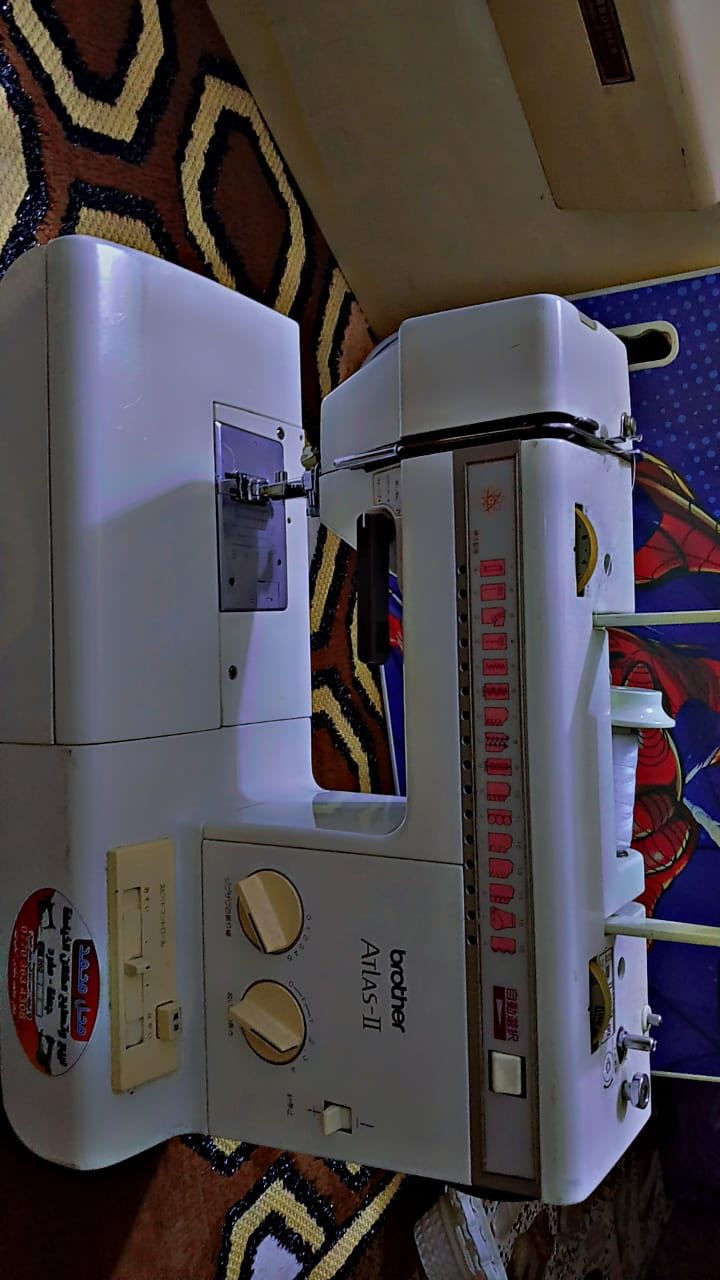 مكينه خياطة نظيفه جدا ***********
