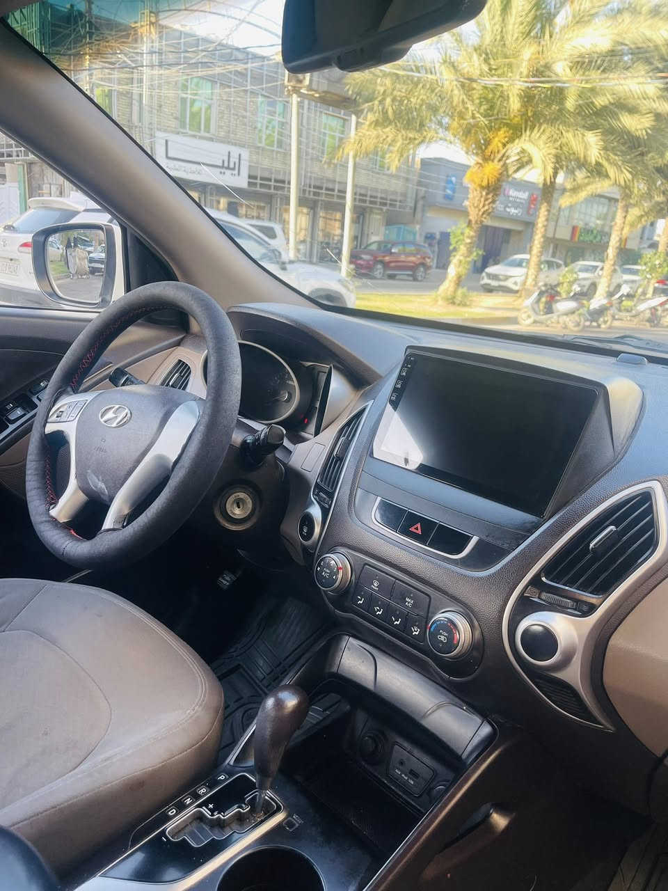 للبيع هيونداي توسان 2013 وارد خليجي 🚗
✅ اللون: أبيض
✅ محرك 2400 
✅ أوتوماتيك (محرك دوش)
✅ الممشى: 240 ألف كم
✅ رقم بابل وباسم المالك

السيارة مرتبة جدًا واستخدام شخصي، كلشي بيها شغال وما تحتاج أي مصروف.
بيها بنيد مصبوغ وبابين جهة السايق اثر شخوط.

💵 السعر: 130 ورقة وقابل للتفاوض بالمعقول بعد المعاينة.
📍 المكان: كربلاء

للجادين فقط:
📞 ***********

والصور مرفقة بالمنشور.
