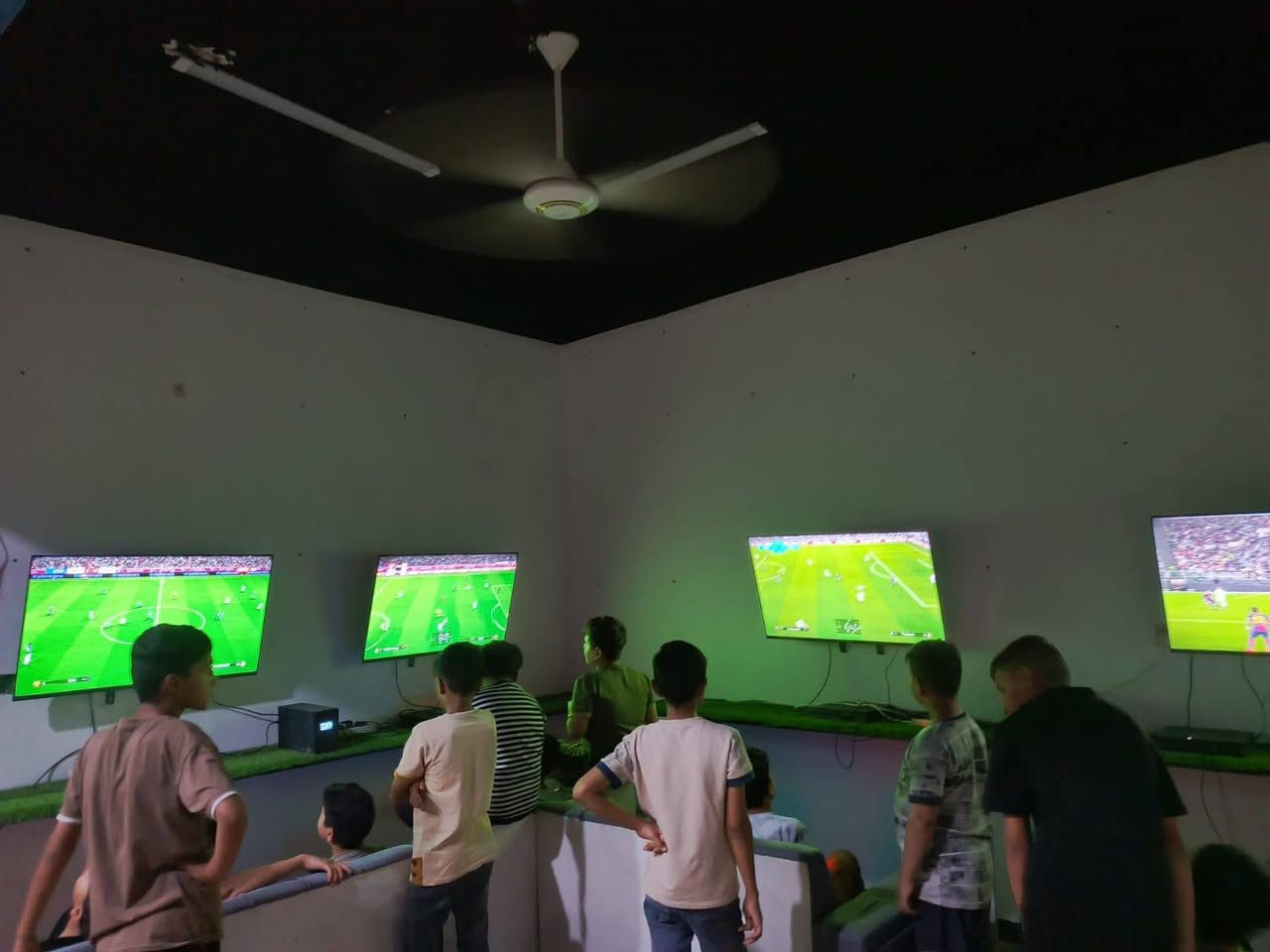 سلام عليكم قاعه للبيع
تحتوي على 4بلي فور سلم
4شاشات الحجم 45
2يوبياس
ديكور العاب 
قنفات
مييز للبلي
قاعه جديده
مكان نجف تلفون ***********
