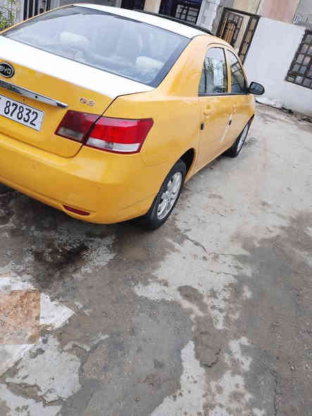 السلام عليكم من رخصه الادمن بي واي دي 2013 كير عادي مكينه كير خير من الله كلج جديد تخم تاير جديد صدر جديد دوشمه جديد هزه رقم دولي جديد مابيه بيها اي نقص كبل للشارع خير من الله لايت زنون بأسمي السنويه تدفئه تبريد شغال  السعر 55 العنوان بغداد الشرطه الخامسة الاتصال ***********
