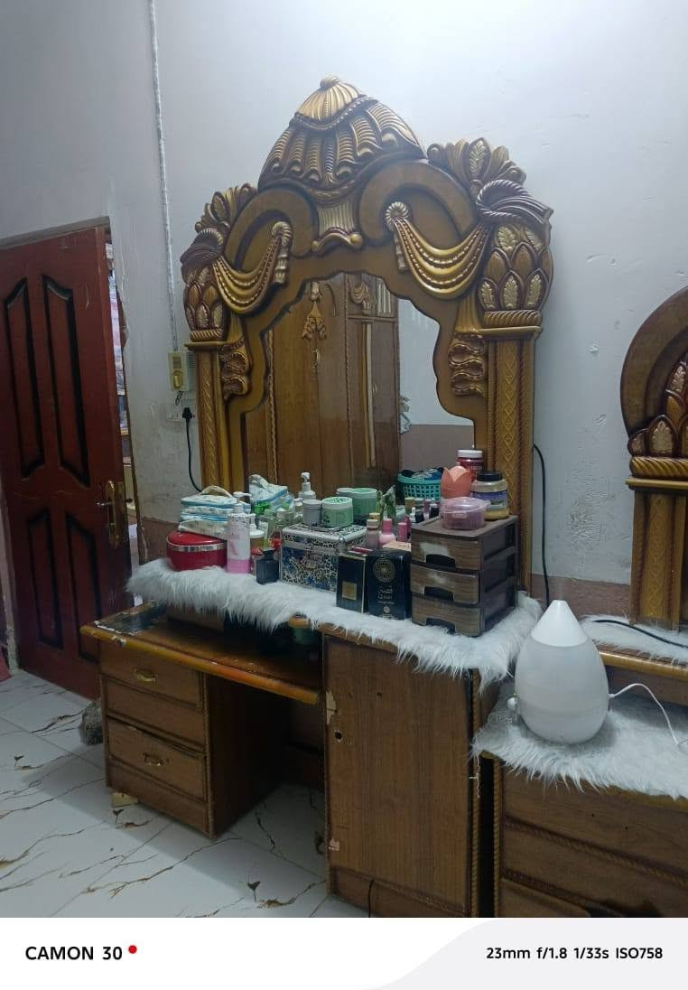 سلام عليكم غرفه خشاب للبيع ٥٠٠ وبيها مجال مكلف بنشر رقم الهاتف ***********
