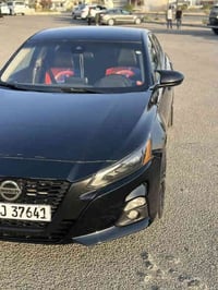 السلام علیکم ئاڵتیمای ۲٠۲۲ مواسەفات SR  ڕەنگی ڕەش شەش پارچەی بۆیاخە بێ...