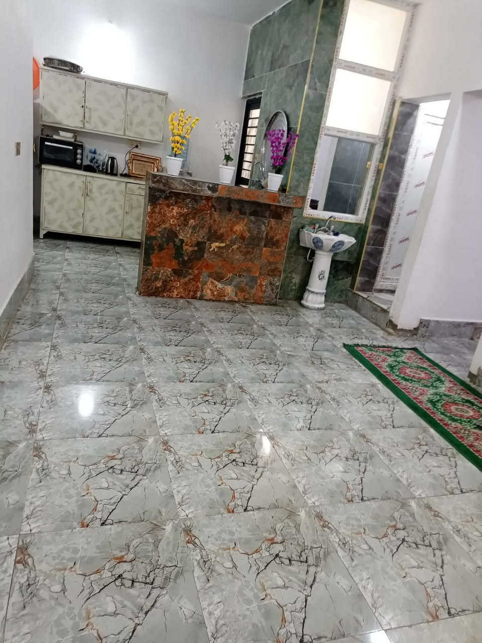 🏠دار للبيع ٢٢٠ متر طابو صرف 

دار متكون من بيتين ارضي و محل وقاط الثاني 💣
 قاط الأرضي يتكون من بيتين و محل كله مؤجر و قاط الثاني بيناء كلش جديد و فارغ 

📍موقع كلش مميز حي نداء قريب عل شارع دوميز  و قريب عل اسواق ابو ماجد و مدرسه سعد 

📌استفسار اكثر راسل الصفحه او اتصل علي ارقام 
(***********) & (***********)
