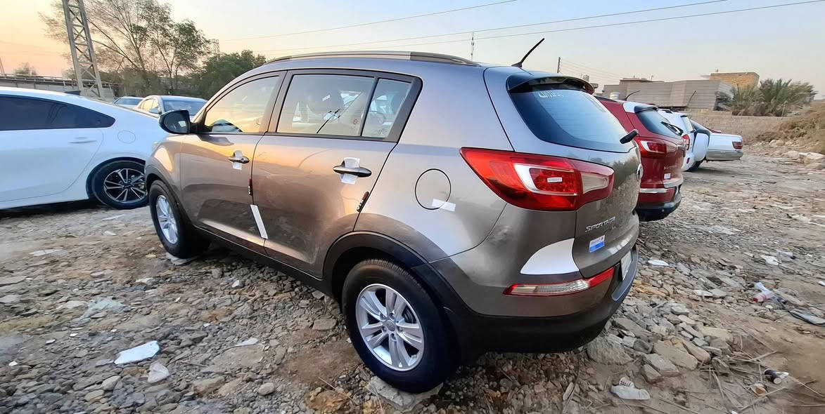 سبورتج 2013 
رقم ذي قار مشروع وطني سنويه نافذه صار 4 اشهر
خليجي بيها تبديل الباب الأمامي الأيمن وبيها رش تجميل توحيد لون مع الباب شرط بدون معجون مكينه 2000 دوش 4 حساسات ماشيه 252 گير أوتو 6نمر شاشه تاب تحكم أستيرن كامل حاكية أتصال مثبت سرعه نظام ABS حساسات خلفيه لدات أماميه أرضيه مغلفه جلد السياره جاهزه مكينه وگير وتبريد وحدايه وتخم تاير
مكان السياره بالشطره
بيع أو مراوس
***********
