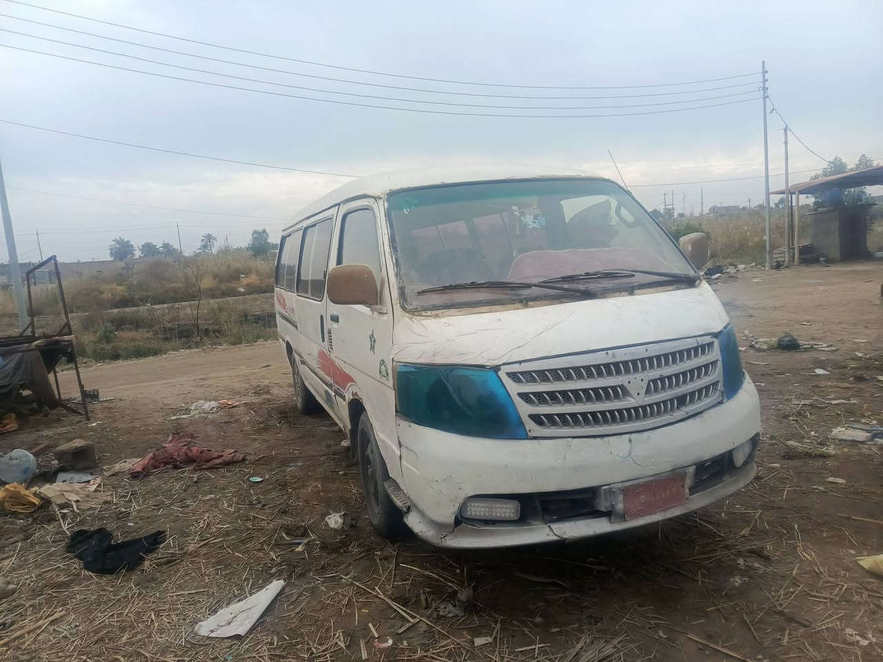 سلام وعليكم سياره فتون موديل 2010 سياره خير من الله محرك ثنين ونص وتماتيك  بيع بدون راعي سنويه عضم عاج رقم احمر المكان البصره الهرثه السعر 20 وشراي بخدمته تصال ***********
