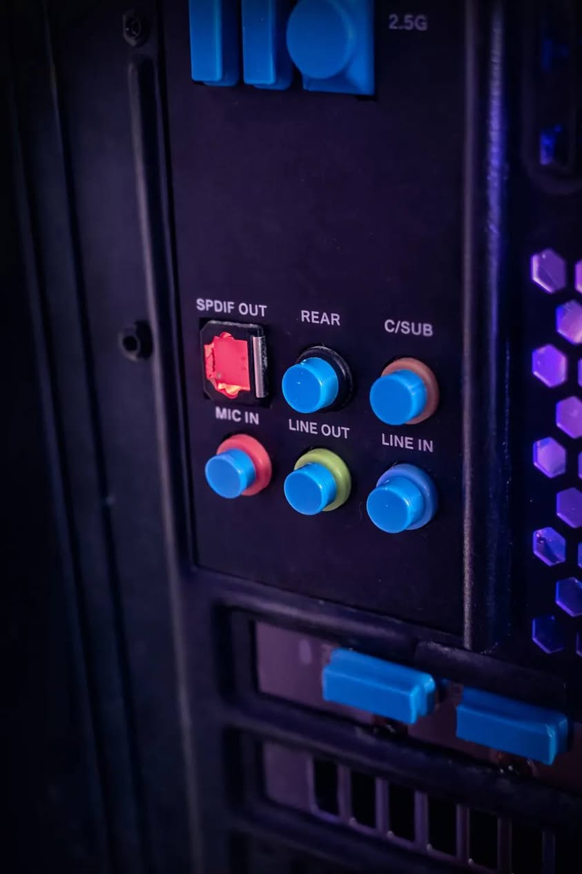 🔥 للبيع – أغطية منافذ المذربورد 🔥
خلّي جهازك نظيف ومحصّن من الغبار والتوسخ 💻🛡️
تفيدك إذا ما تستخدم كل المنافذ أو أثناء النقل والتخزين.

🔌 المنافذ الموجودة:

• USB Type-A
• USB Type-C
• RJ45 (Ethernet)
• HDMI
• DisplayPort
• AUX (مدخل الصوت 3.5mm)

⭐ المميزات:

حجمها صغير وشكلها مرتب
سهلة التركيب والنزع
تمنع الغبار يدخل للمنافذ
تطوّل عمر منافذ المذربورد

💰 السعر: 3,000 دينار عراقي بس

📞 للطلب أو الاستفسار تواصل ويانا


**إذا كنت صاحب هذا الإعلان وتريد حذفه لأي سبب، رجاءا أرسل رسالة إلى الدعم الفني**