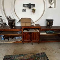 ميز خشب • طاولة