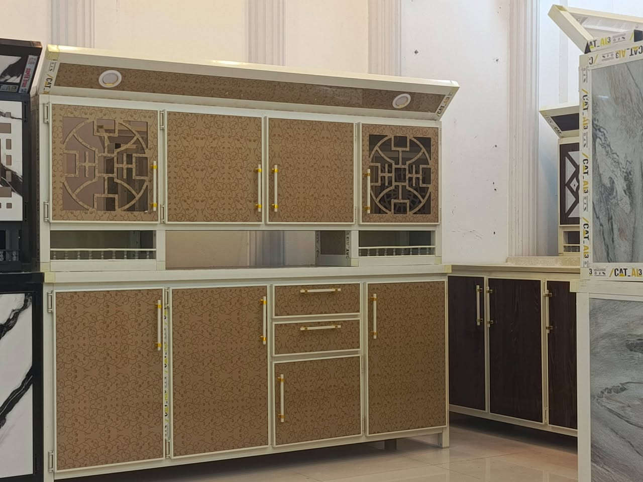 السلام عليكم كاونترات في صلاح الدين سامراء..  السعر 500 وبيها مجال للتواصل على الرقم ***********
