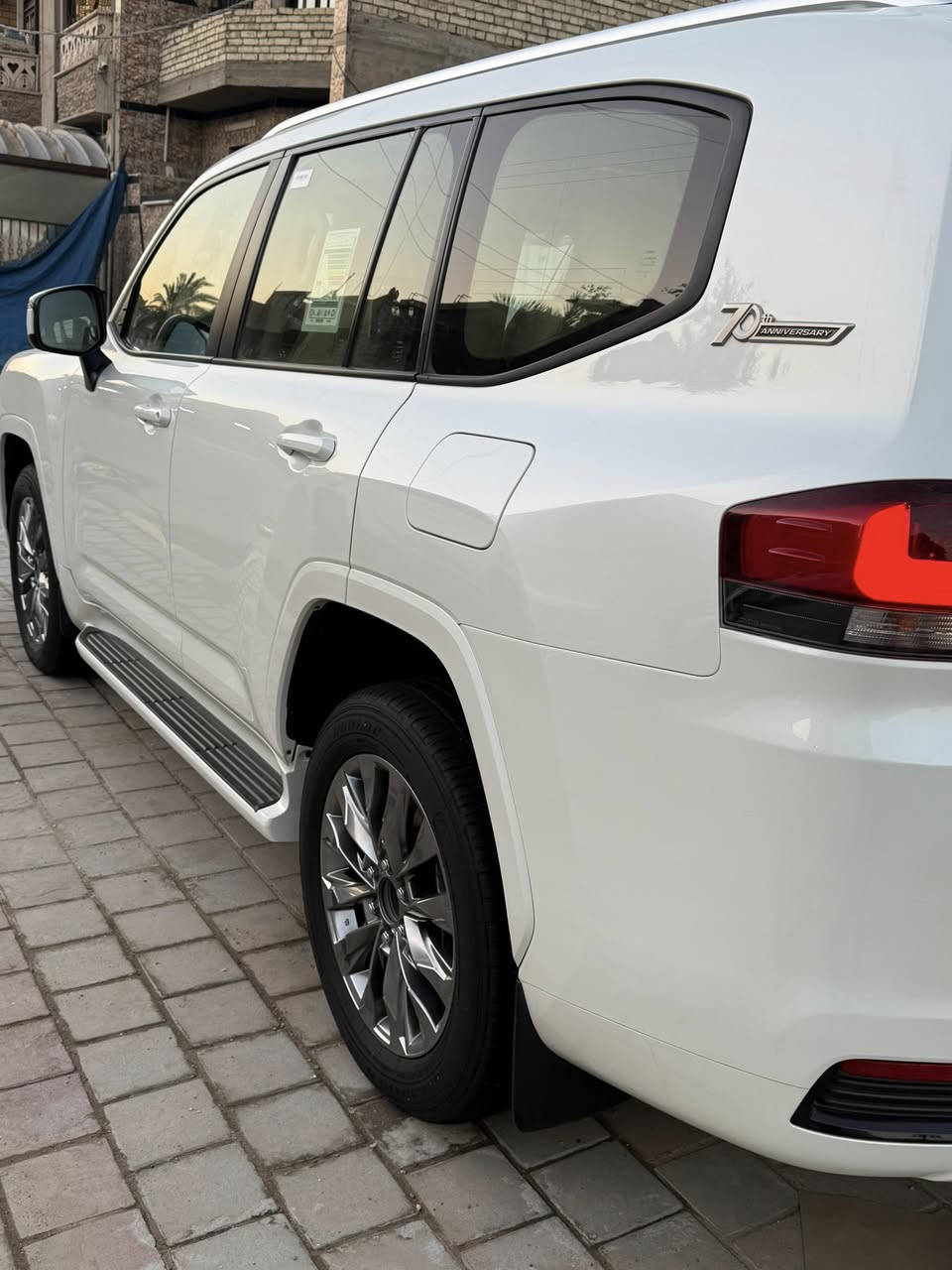 السلام عليكم تيوتا لاندكروز
للبيع موديل 22 
شركة ساز باب اول 70 الأصلي سيارة فول 1/1 
شاشات تطبيق مكينه 4000
ماشية 14 
استخدام شخصي
مكفوله كفاله عامه من كلشي 
من الشخط والرصعه والتكحيل 
تايرات انتاج الشركة 22
مكان السيارة بغداد شارع فلسطين
رقم بغداد مشروع وطني 
الهاتف/ ***********
