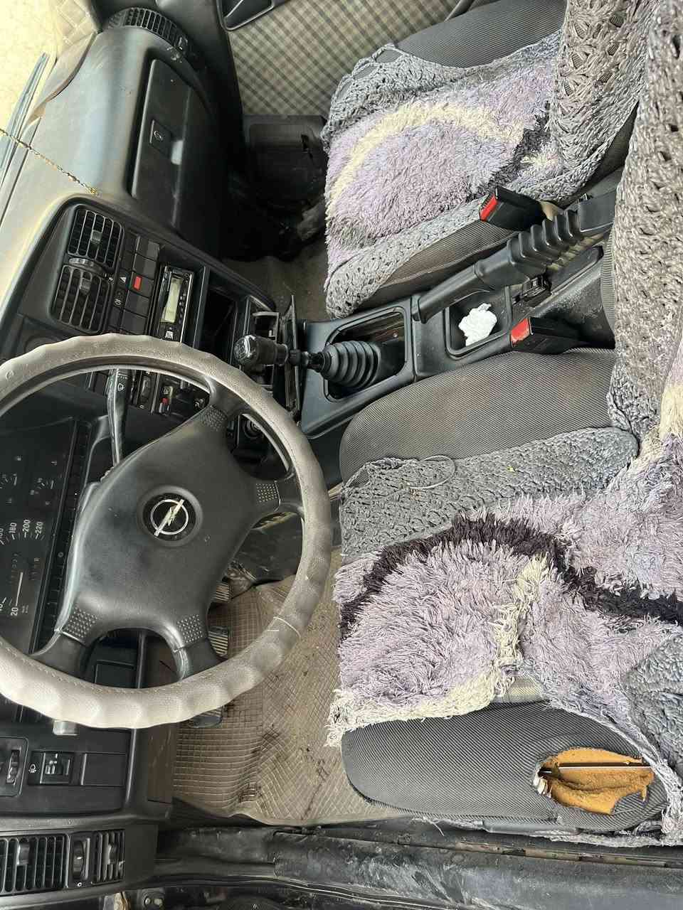 السلام عليكم اوبل اوميكا للبيع موديل ١٩٩١رقم كركوك سنوية ساقطةمن٢٠٢٣ بيها دفتر بانزين شرط التحويل  كير ومحرك وصدر شرط سياره نضيفا ميحتاجلة مصروف الكشر شوي تعبان يحتاج صبغ الباقي كله شرط السعر ٣٠وبيها مجال***********
