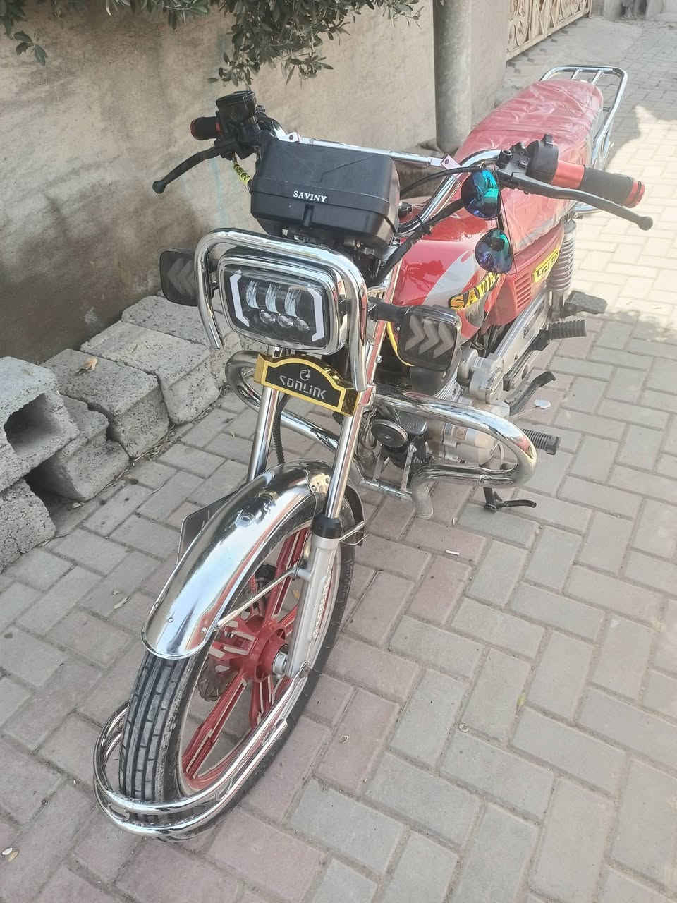 سلام وعليكم دراجه للبيع جديده معنا الكلمه موديل 210 محركهة 23 رقم وسنويه بسمي تحويل ثاني يوم دراجه كامله اي نقص مابيهة سلف هندر كهربائيات كلهة شغاله ما متواجد على نت خابر وني بخدمتك السعر1400 مليون و 400 السعر ما يعجبك اعبر منشور جنك ولا شفته مكاني ديالى بعقوبة تحرير ***********
