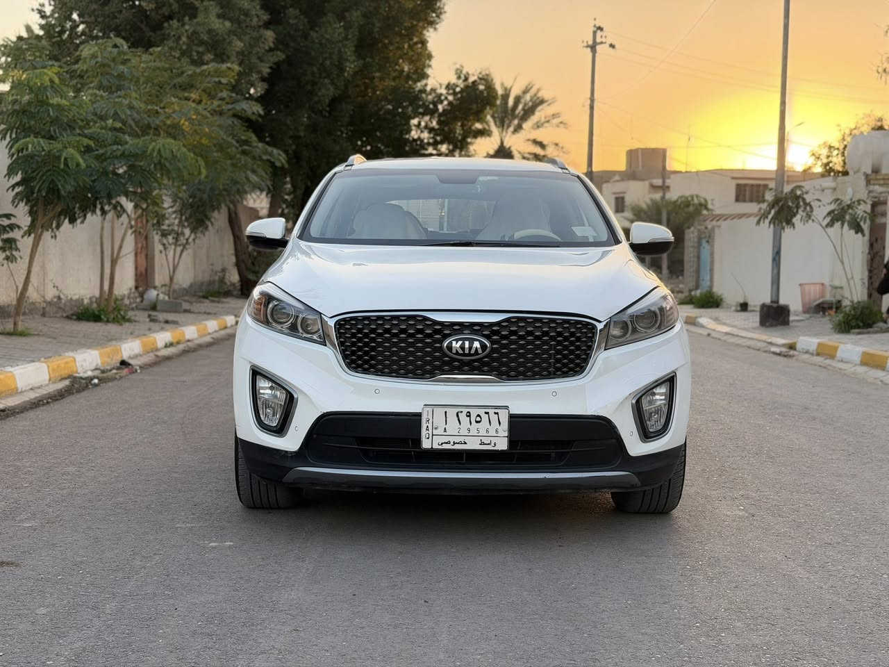 السلام عليكم كيا سورنتو موديل 2016 خليجي محرك 6 سلندر 
السيارة كفاله عامه عدا الباب الخلفي واضح بالسونار المرفق بالصور بدون فتح 
محرك 6 سلندر 
7راكب 3 قطع تبريد بصمه ابواب وتشغيل والباقي المواصفات المعروفه 
حداديه تخم تاير كله جاهز شرط الفحص 
السعر 188 ماكو هيج سعر ع هيج نظافه مكاني واسط قضاء الحي
***********
***********
