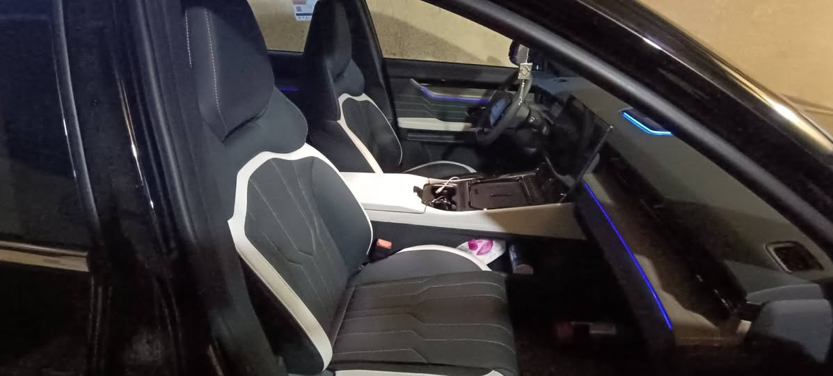 سوئيست  S06 1.5L Premium PHEV (بلگ-إن هايبرد🔋) اللون الخارجي اسود ،داخل اسود وابيض
الموديل: 2026 (خليجي)

العداد: 1300 كم. .....مرقم بغداد

السعر: 31.750.000 دينار عراقي وبيها مجال

مكان السيارة ...كربلاء...

للتواصل على الواتساب الرقم ***********
