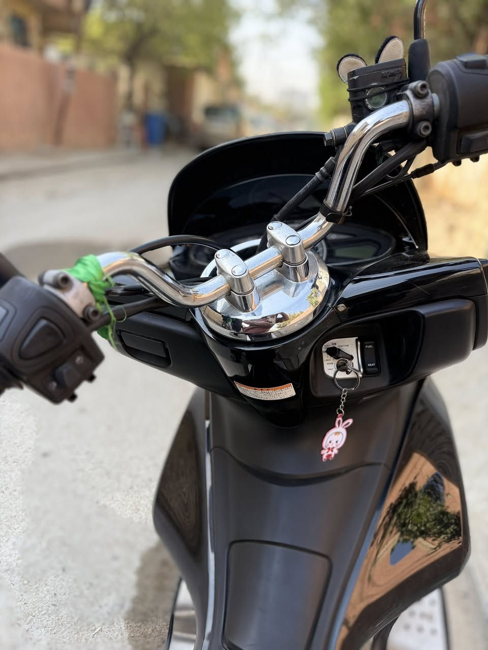دراجه pcx نضافه 100‎%‎
مكفوله كفاله عامه دراجه رمبه ماشيه 11 الف حقيقي 
نازله من بيت طارش مكفوله لأخر برغي بيها ممفتوح ولا مصلحه نهائيا تتعب تكول نضيفه لحد يكلي شبيها اخي رمبه 

السعر اتصل وتدلل او ادخل خاص 
*********** مكاني بغداد الشعب
