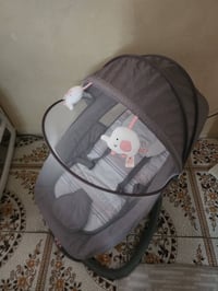 كرسي هزاز • مستعمل • بلوتوث